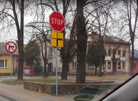 "STOP" na drodze z pierwszeństwem